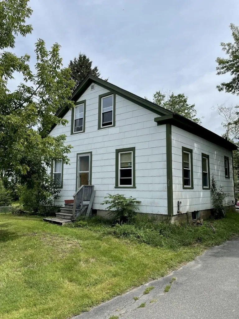 20 Dartmouth Street Skowhegan ME 04976
