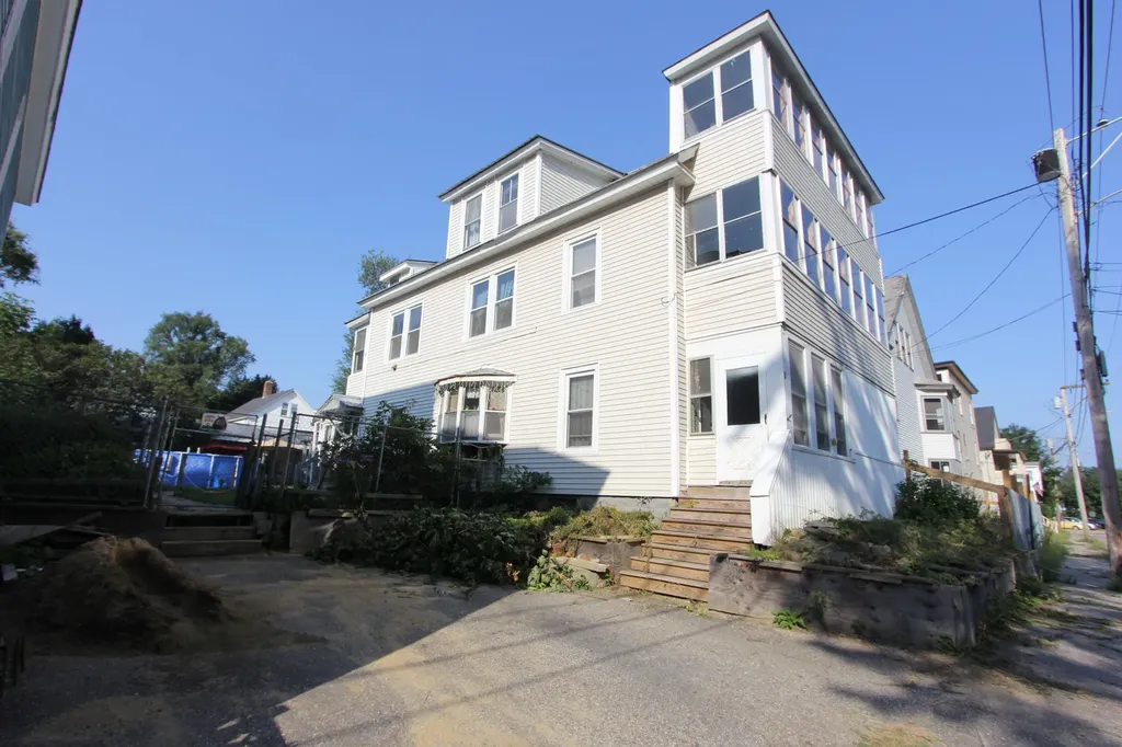 17 Falmouth Street Rumford ME 04276