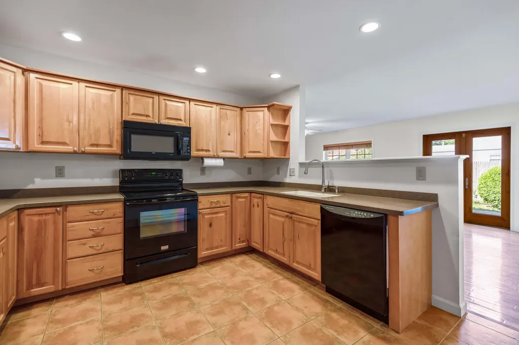 25 Stepping Stone Lane Portland ME 04103