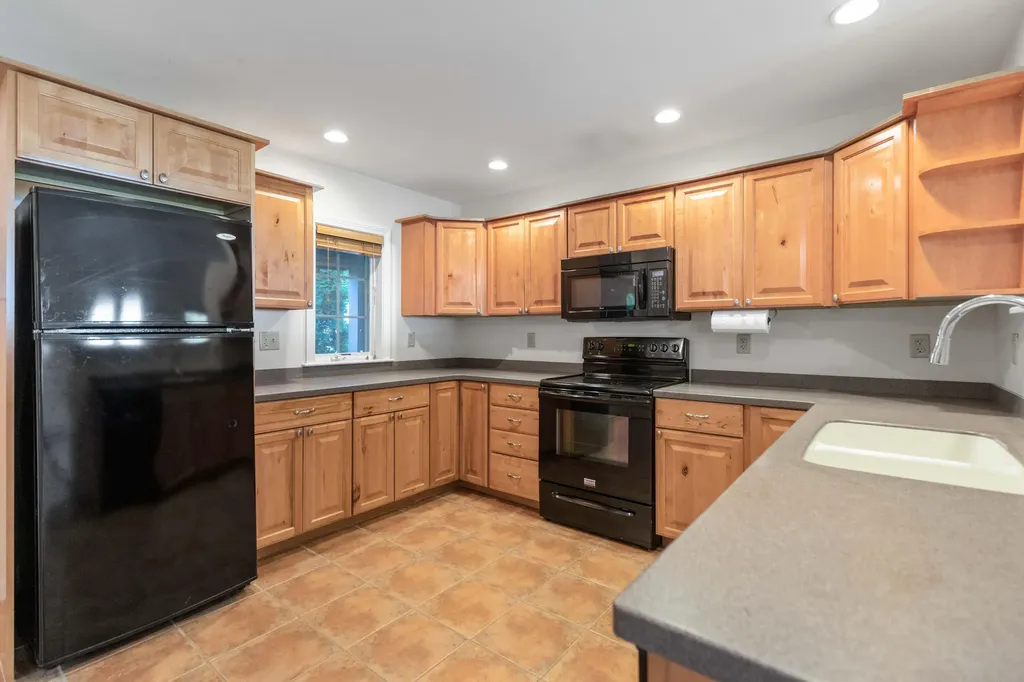25 Stepping Stone Lane Portland ME 04103