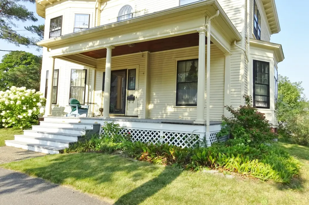 21 Forest Avenue Bangor ME 04401