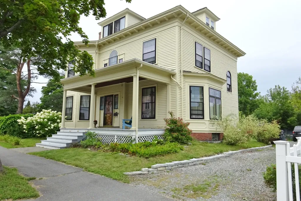 21 Forest Avenue Bangor ME 04401