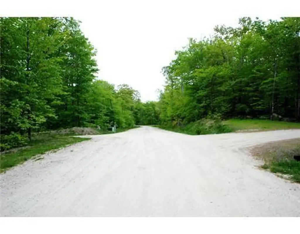 31 Escott Way Naples ME 04055