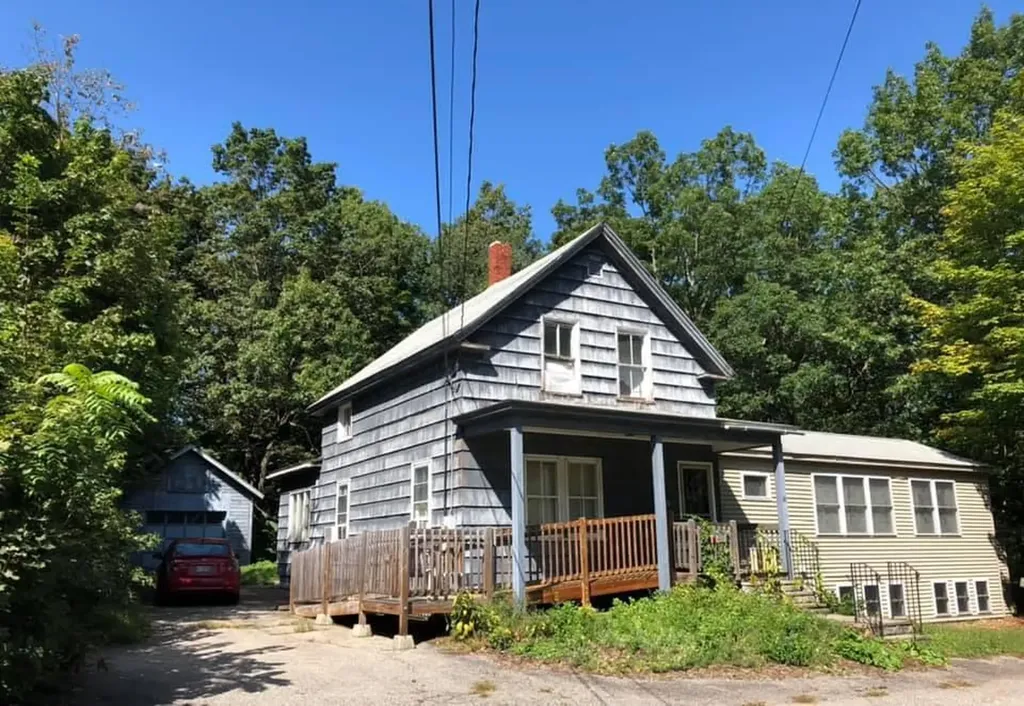 16 Grove Avenue Sanford ME 04073