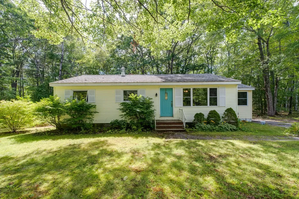 194 River Road Topsham ME 04086