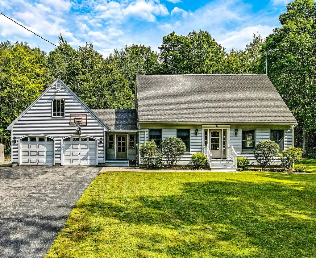 90 North Wayne Road Readfield ME 04355