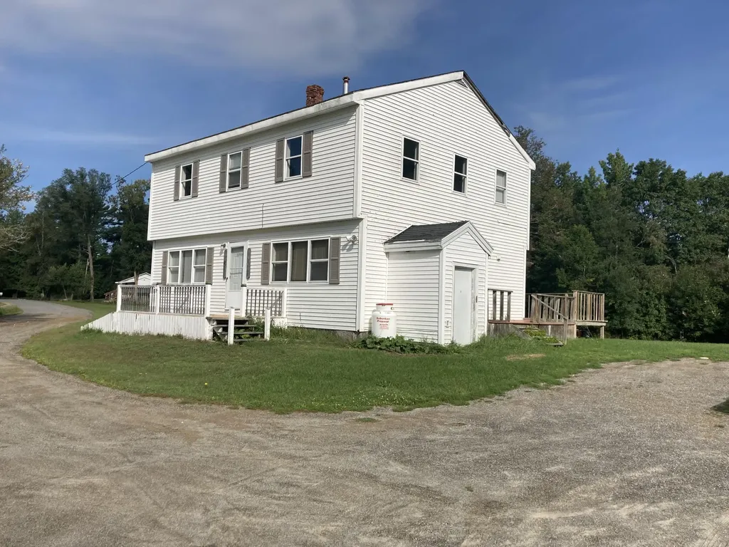 182 Mcnally Road Clinton ME 04927