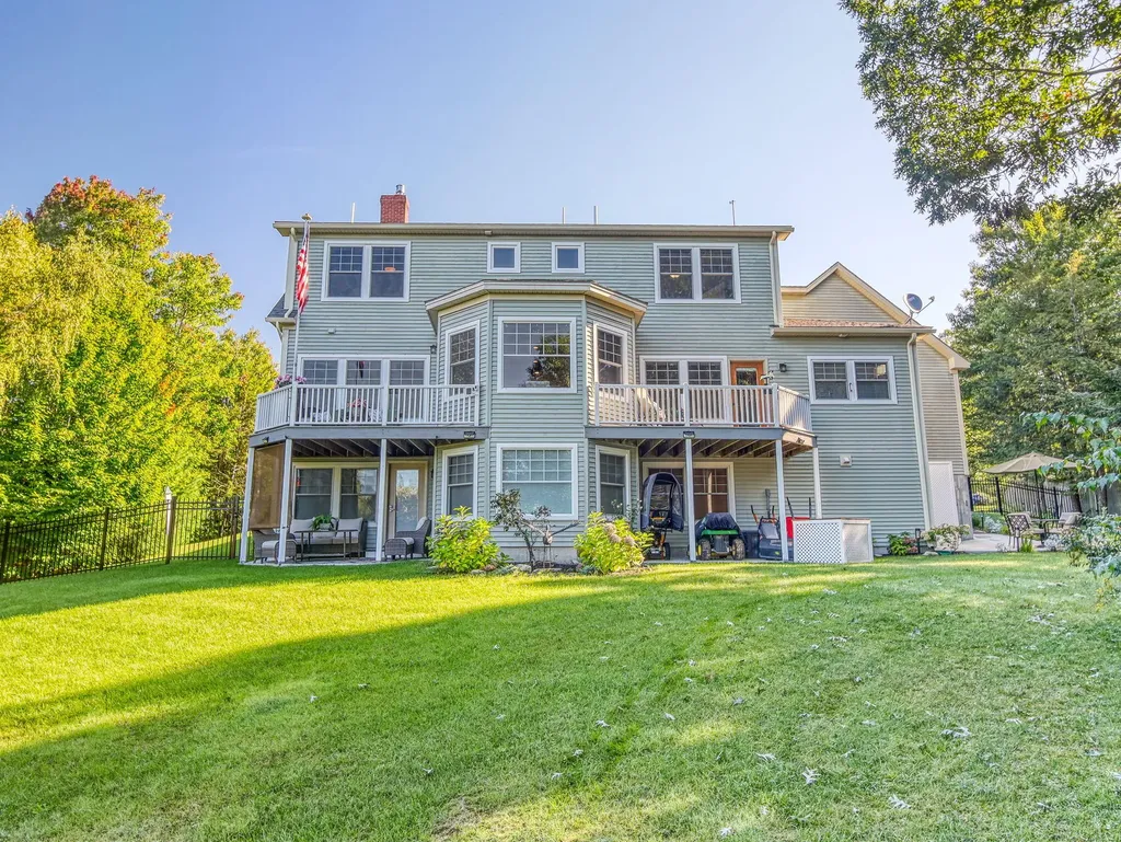 134 Presidential Way Westbrook ME 04092