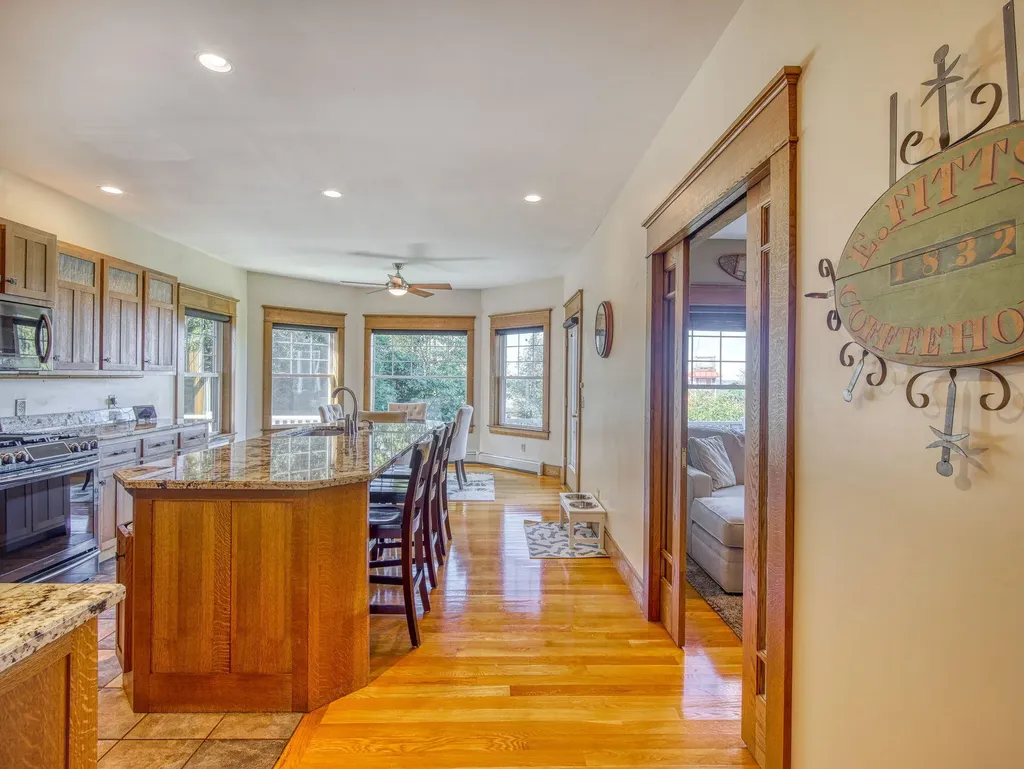 134 Presidential Way Westbrook ME 04092