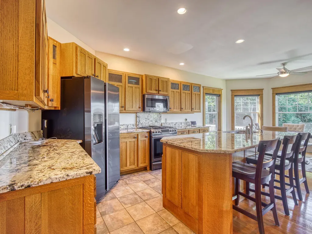 134 Presidential Way Westbrook ME 04092