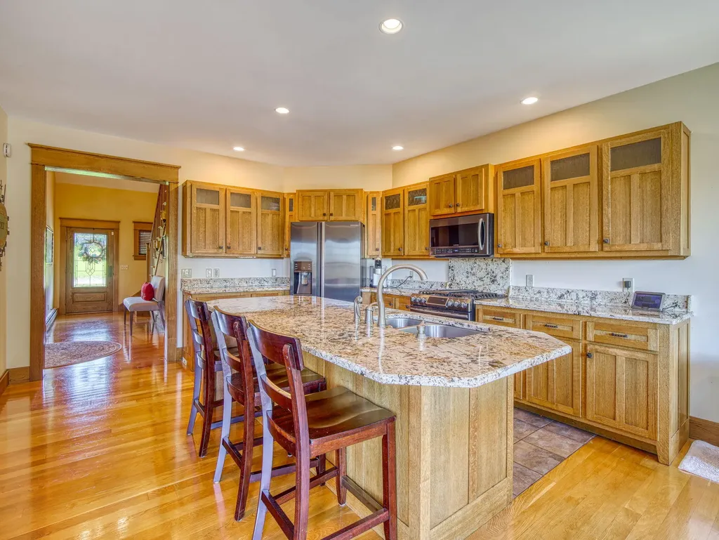 134 Presidential Way Westbrook ME 04092