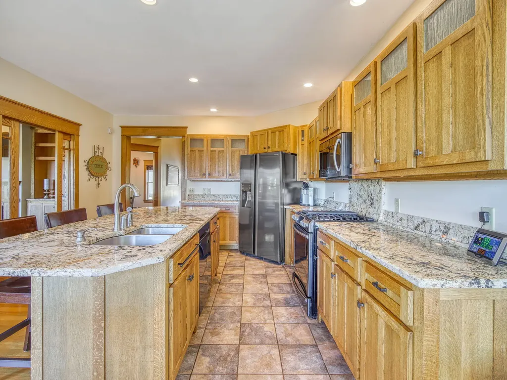 134 Presidential Way Westbrook ME 04092
