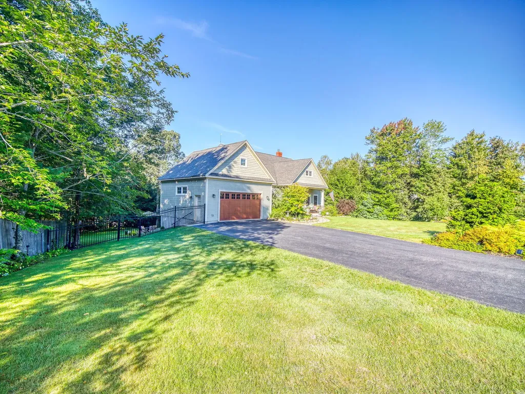 134 Presidential Way Westbrook ME 04092