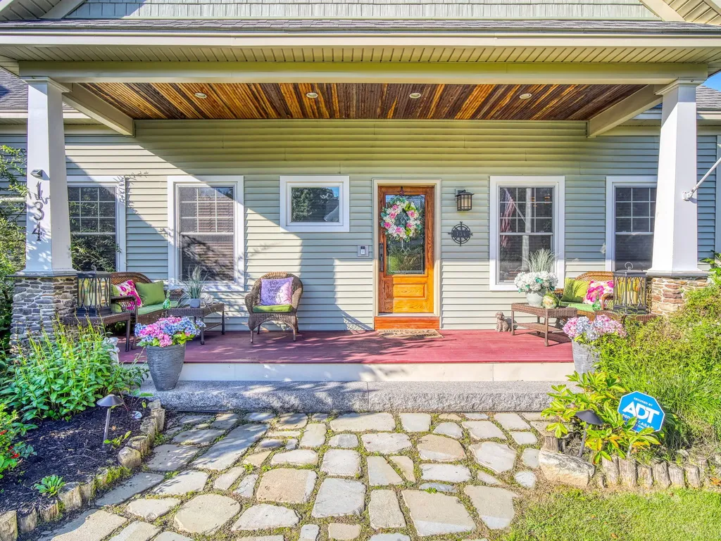 134 Presidential Way Westbrook ME 04092