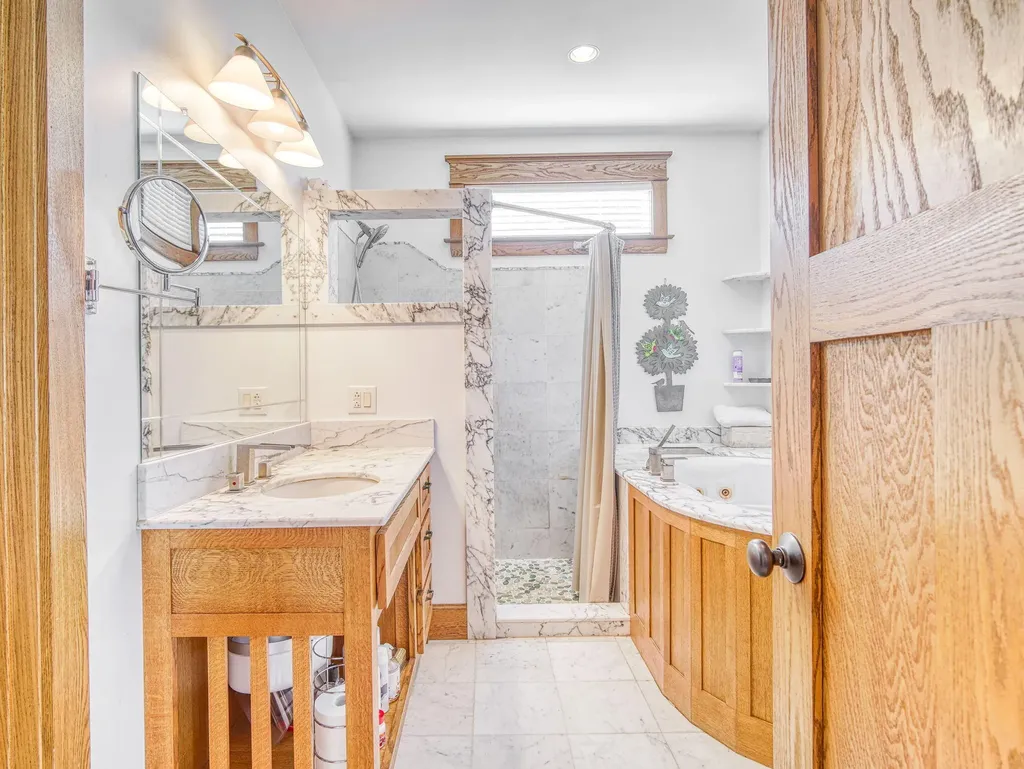 134 Presidential Way Westbrook ME 04092