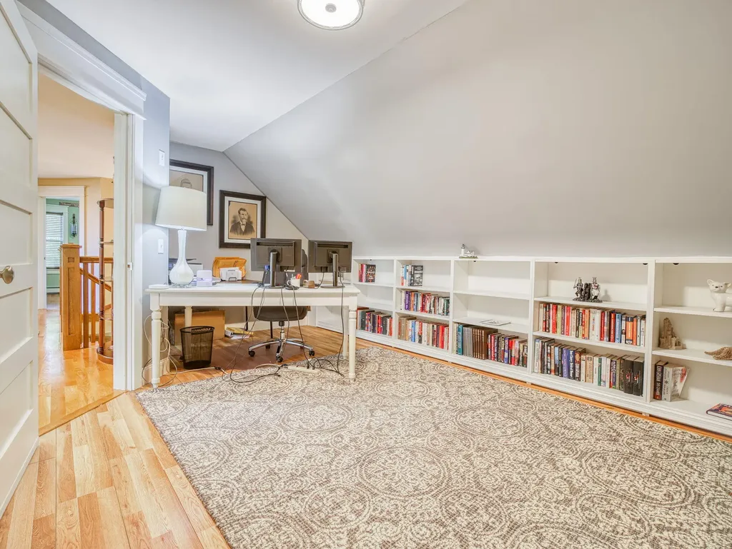 134 Presidential Way Westbrook ME 04092