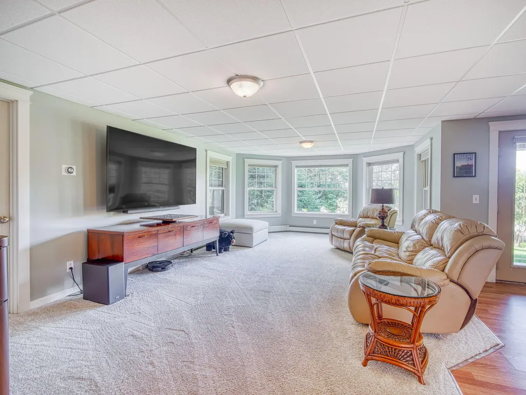134 Presidential Way Westbrook ME 04092