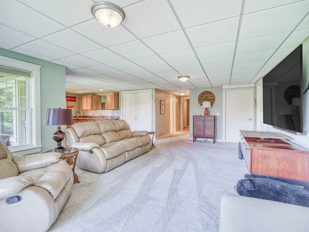 134 Presidential Way Westbrook ME 04092