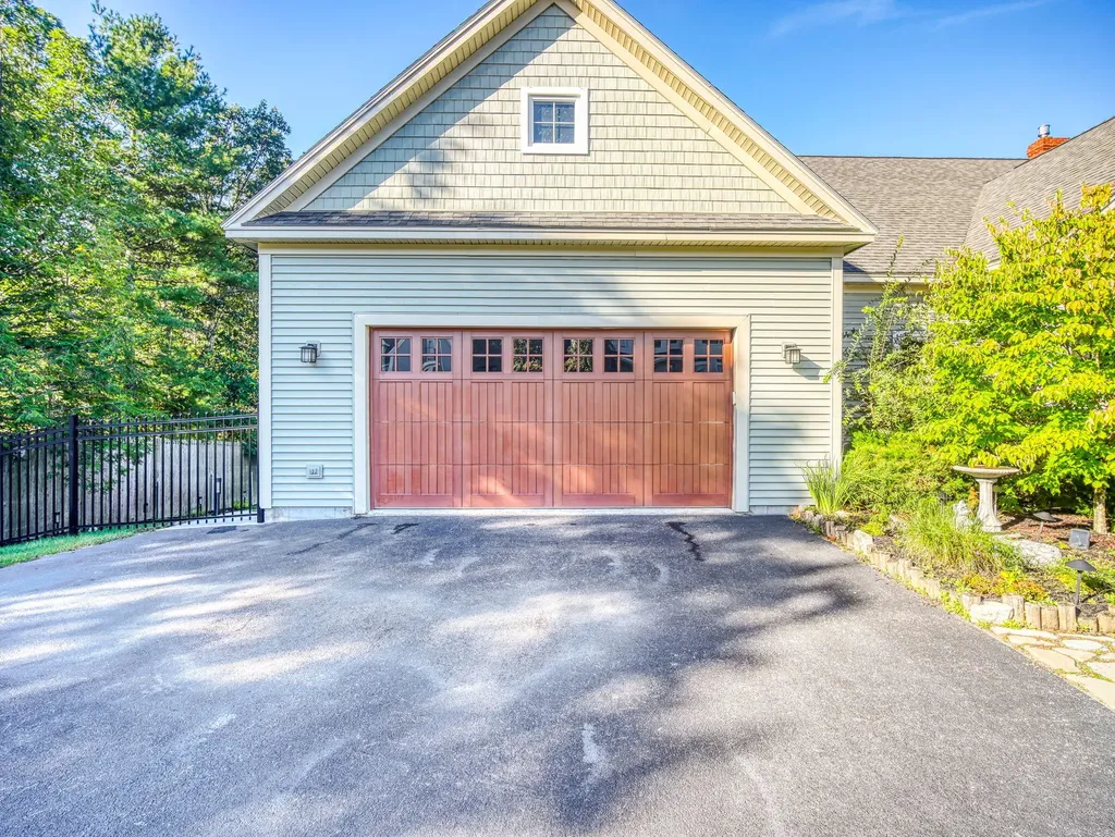134 Presidential Way Westbrook ME 04092