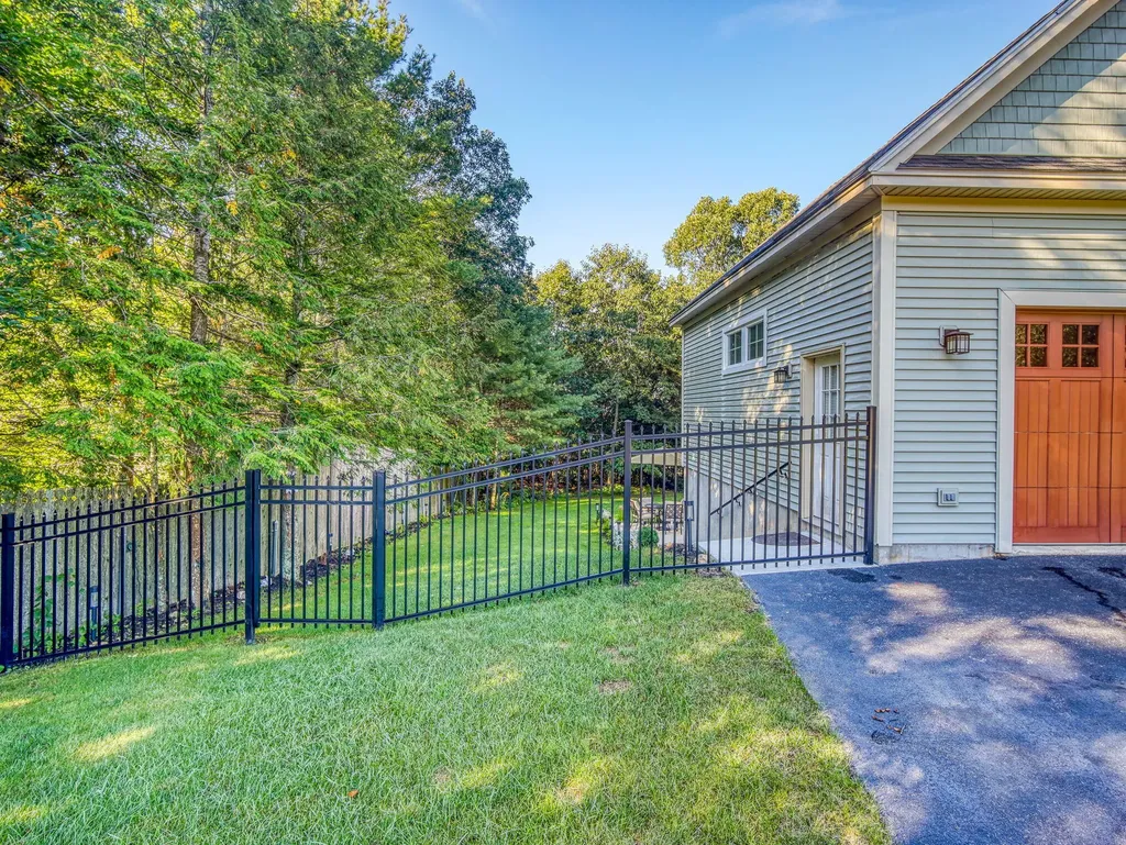 134 Presidential Way Westbrook ME 04092