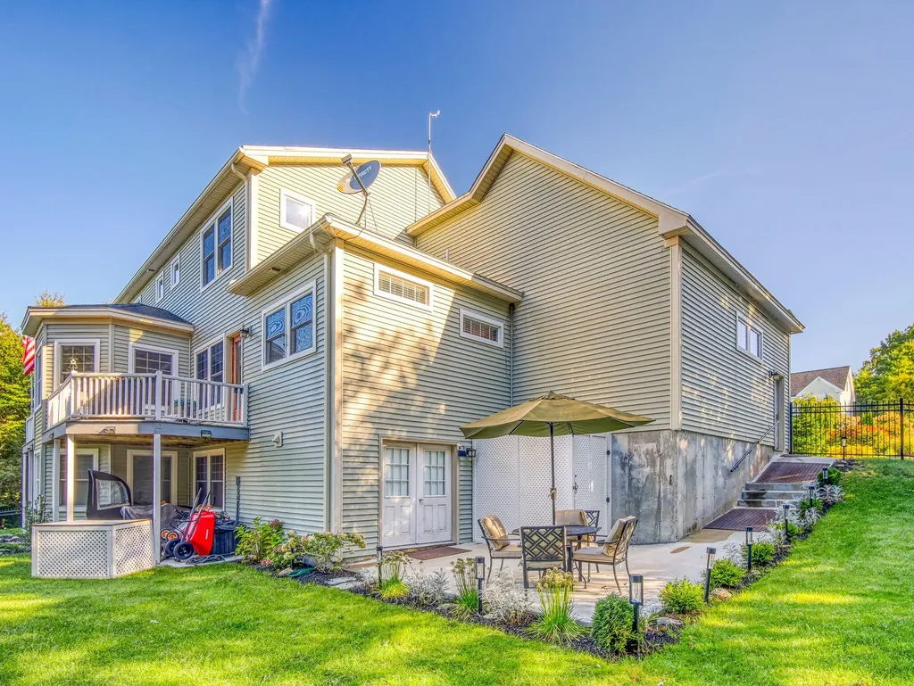 134 Presidential Way Westbrook ME 04092