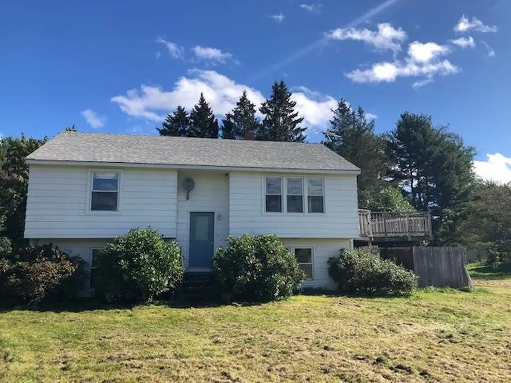 3 Spruce Street Newport ME 04953