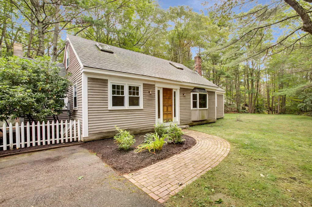 667 Pool Street Biddeford ME 04005