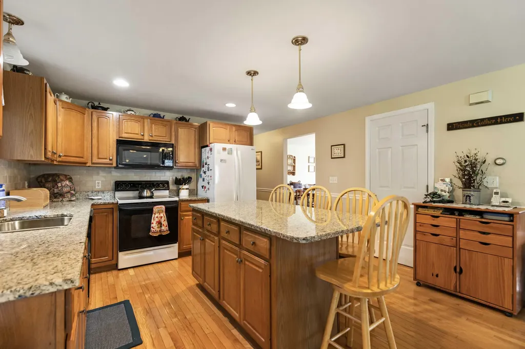 103 Hawthorne Lane Westbrook ME 04092