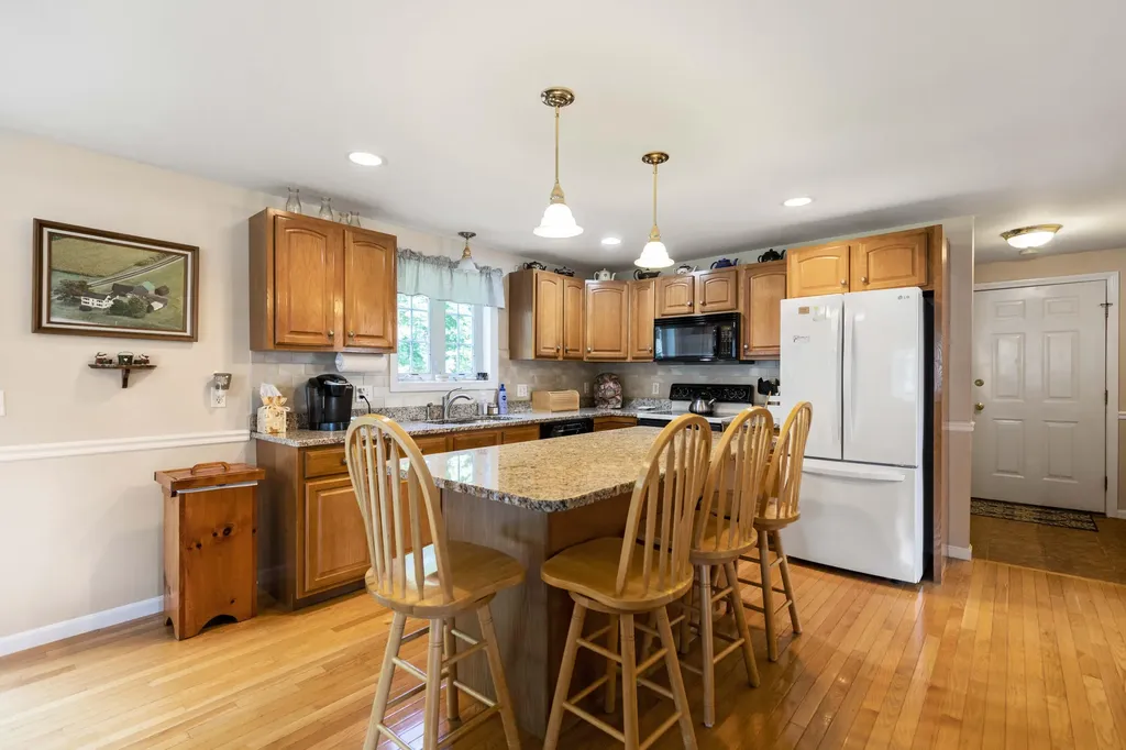103 Hawthorne Lane Westbrook ME 04092