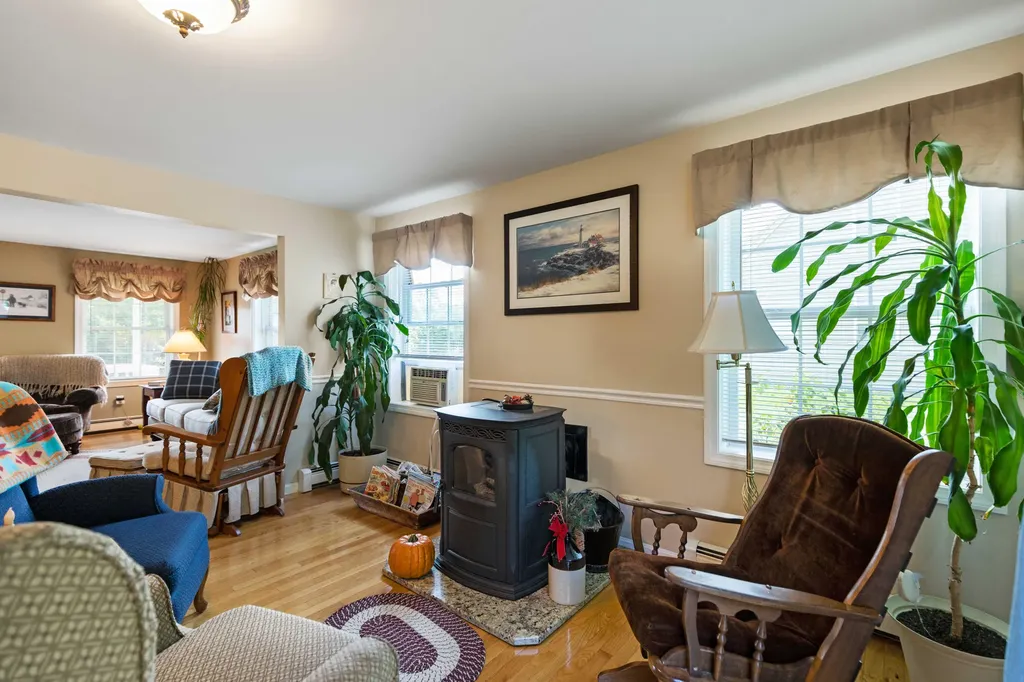 103 Hawthorne Lane Westbrook ME 04092