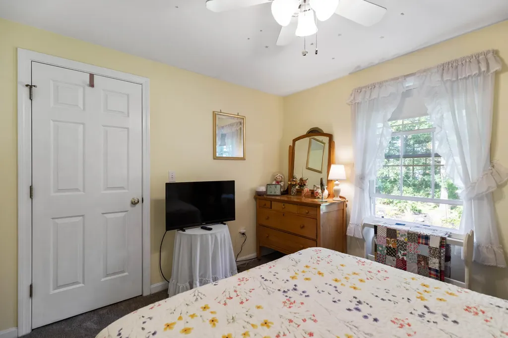 103 Hawthorne Lane Westbrook ME 04092