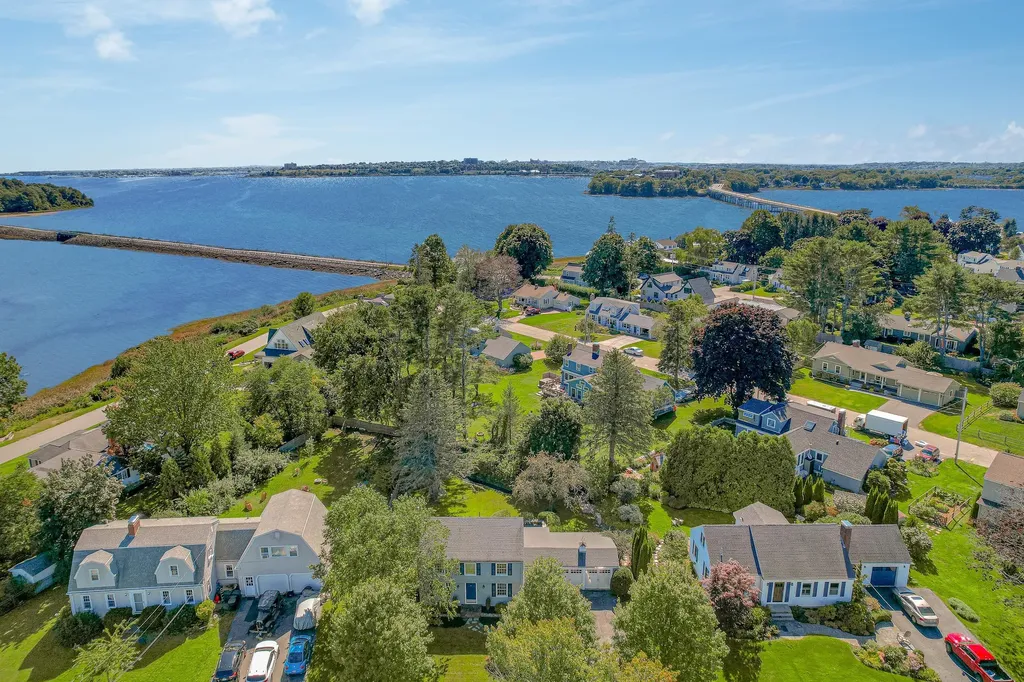 9 Avon Road Falmouth ME 04105