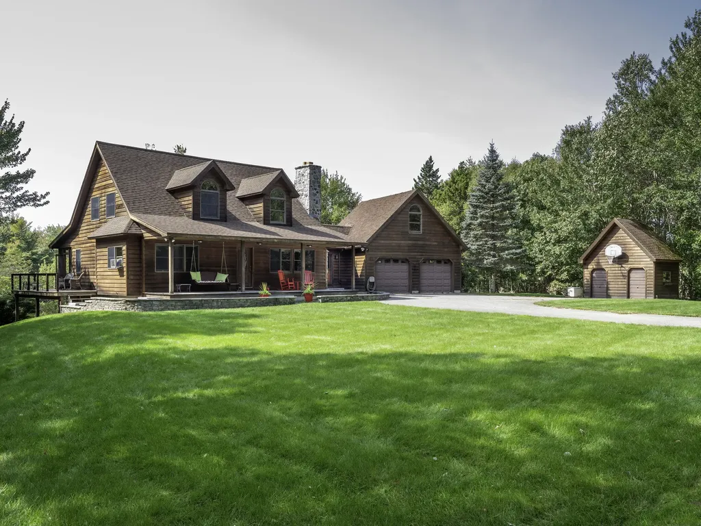 31 Hallbrook Way Ellsworth ME 04605