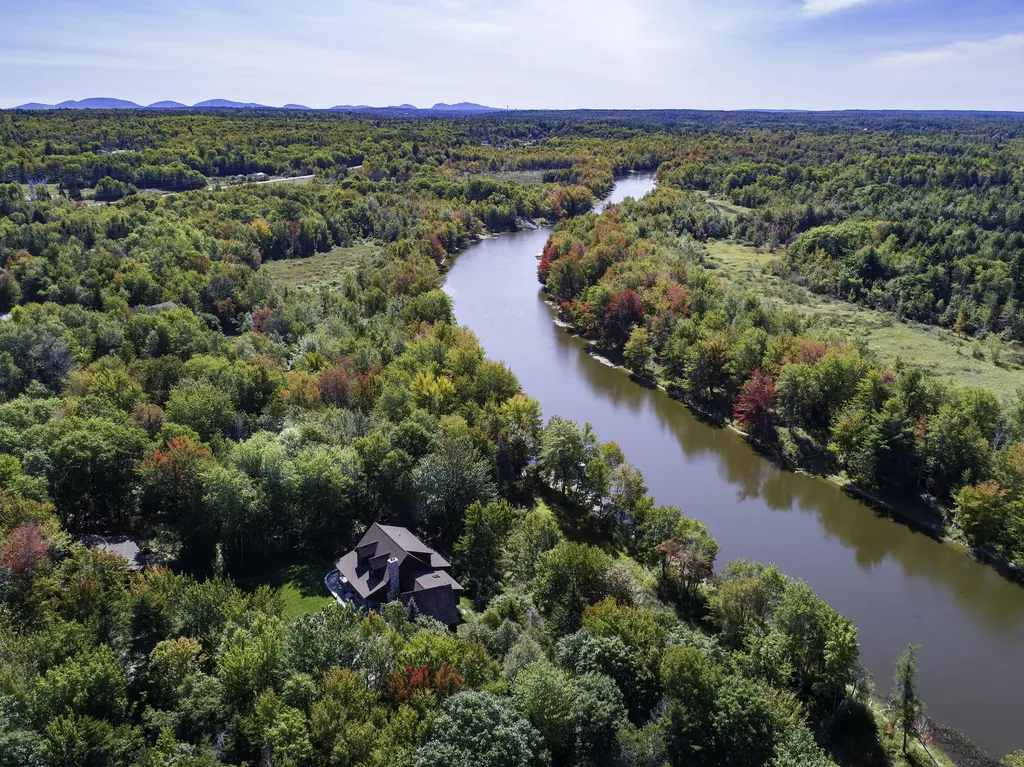 31 Hallbrook Way Ellsworth ME 04605