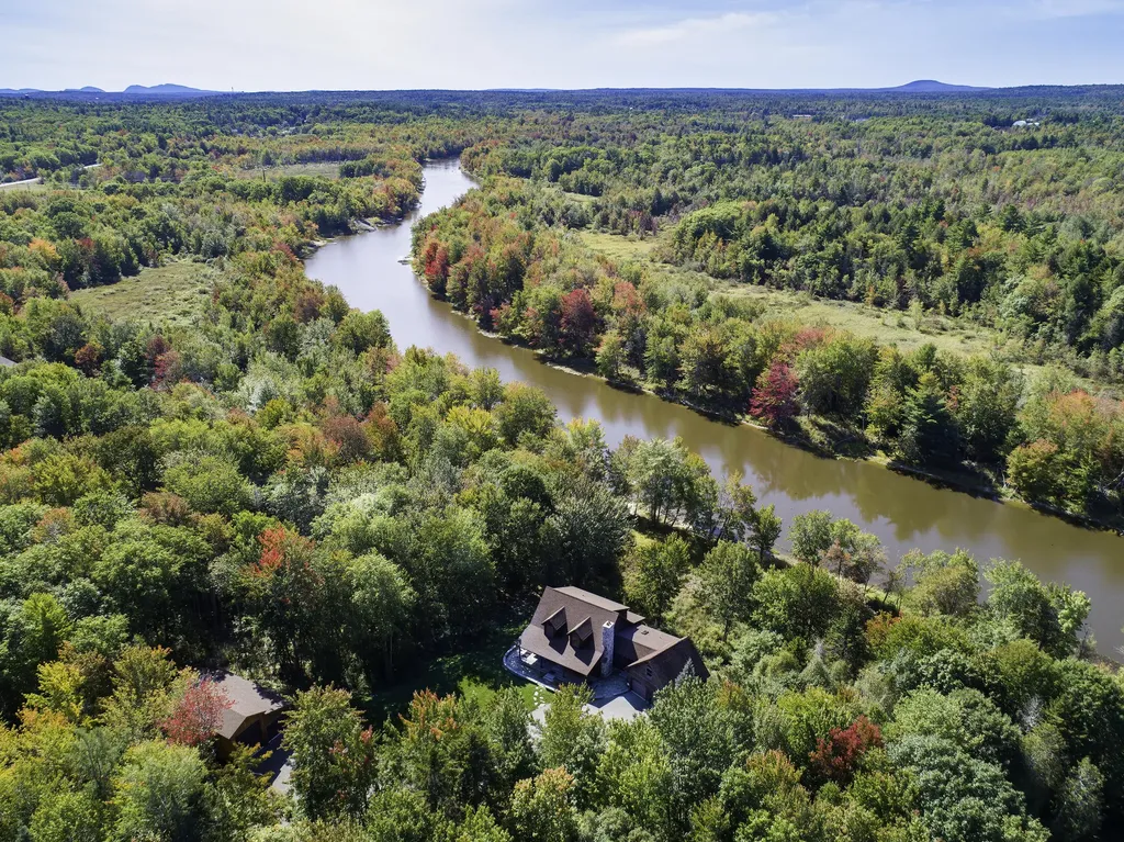 31 Hallbrook Way Ellsworth ME 04605
