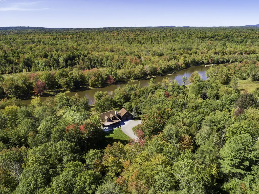 31 Hallbrook Way Ellsworth ME 04605