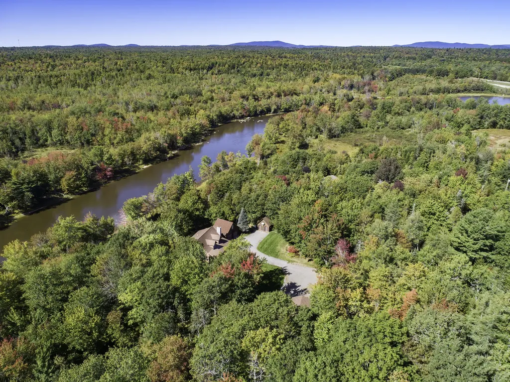 31 Hallbrook Way Ellsworth ME 04605
