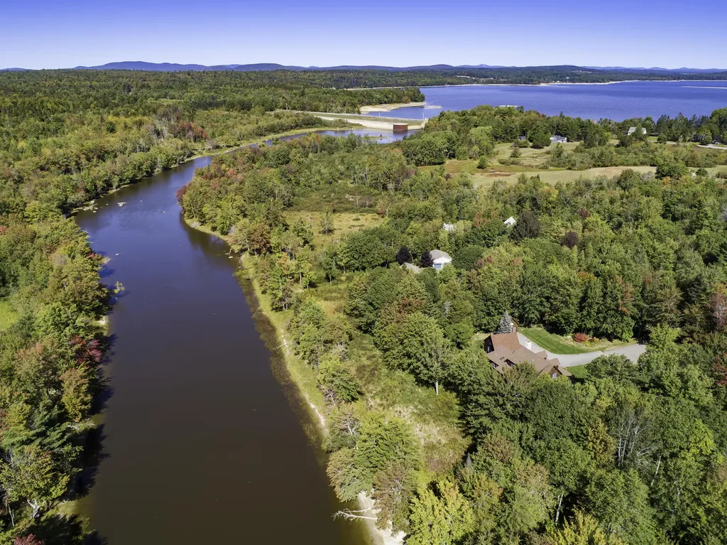 31 Hallbrook Way Ellsworth ME 04605