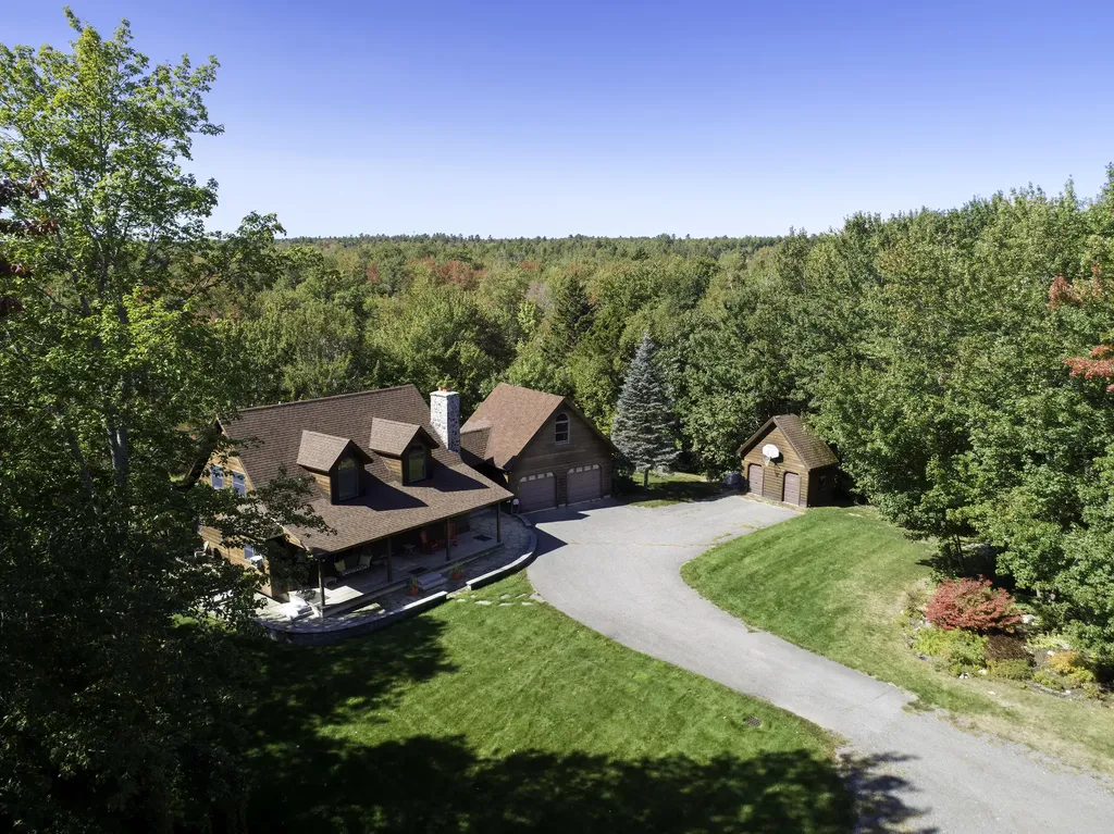 31 Hallbrook Way Ellsworth ME 04605