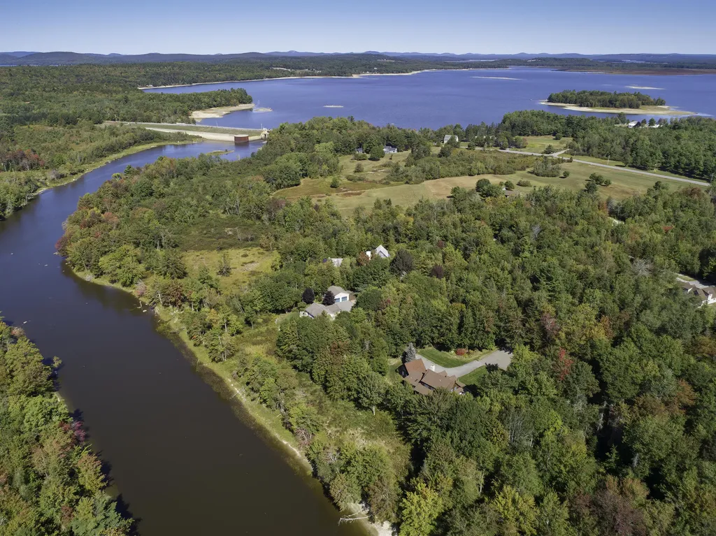 31 Hallbrook Way Ellsworth ME 04605