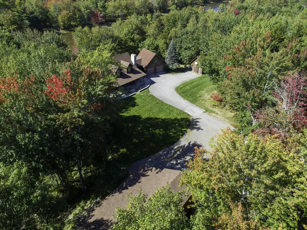 31 Hallbrook Way Ellsworth ME 04605