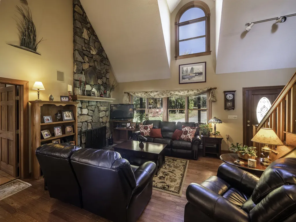 31 Hallbrook Way Ellsworth ME 04605