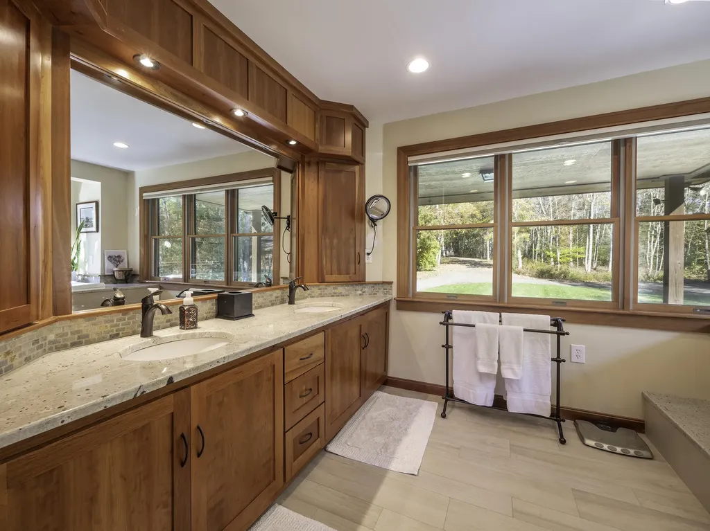 31 Hallbrook Way Ellsworth ME 04605