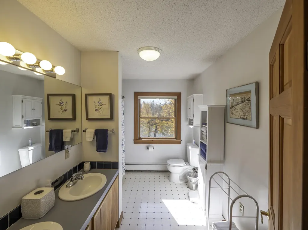 31 Hallbrook Way Ellsworth ME 04605