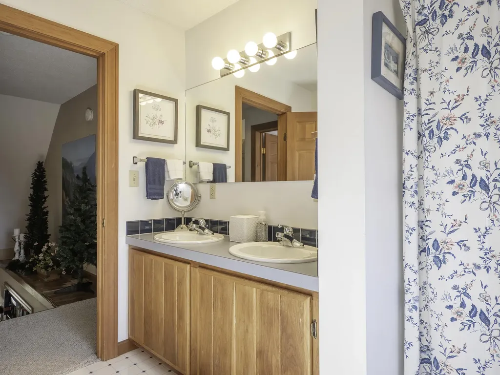 31 Hallbrook Way Ellsworth ME 04605