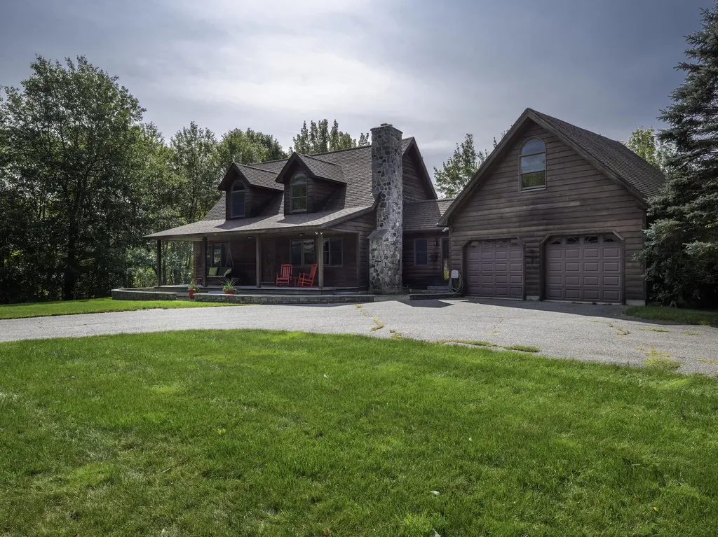 31 Hallbrook Way Ellsworth ME 04605