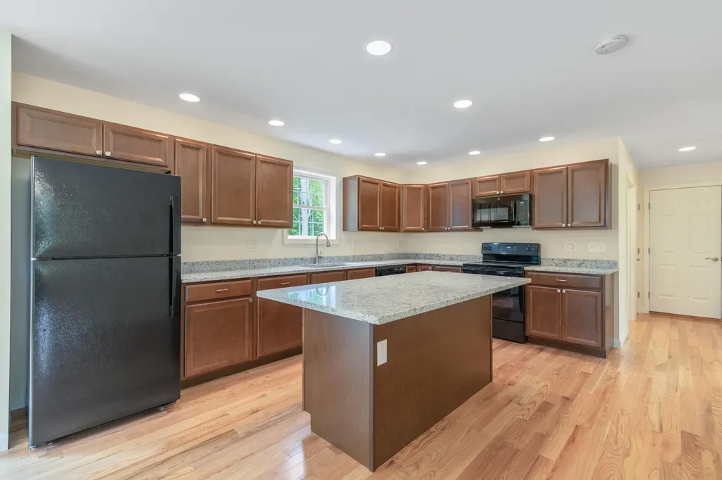 86 Center Road Lebanon ME 04027