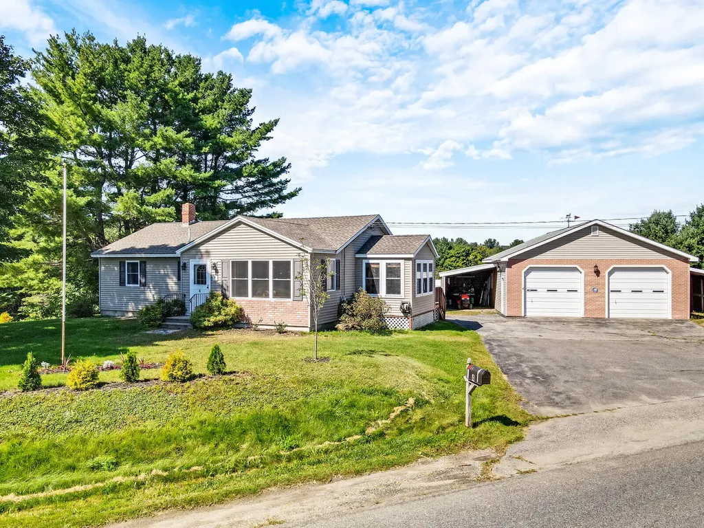 4 Burns Road Augusta ME 04330
