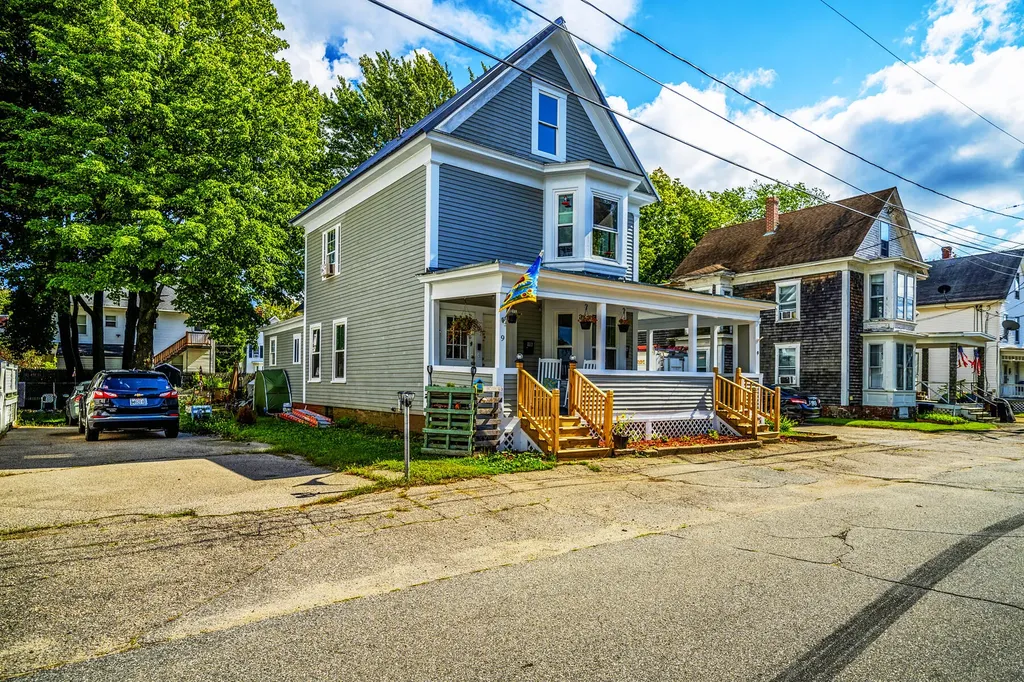 9 Maple Street Sanford ME 04073