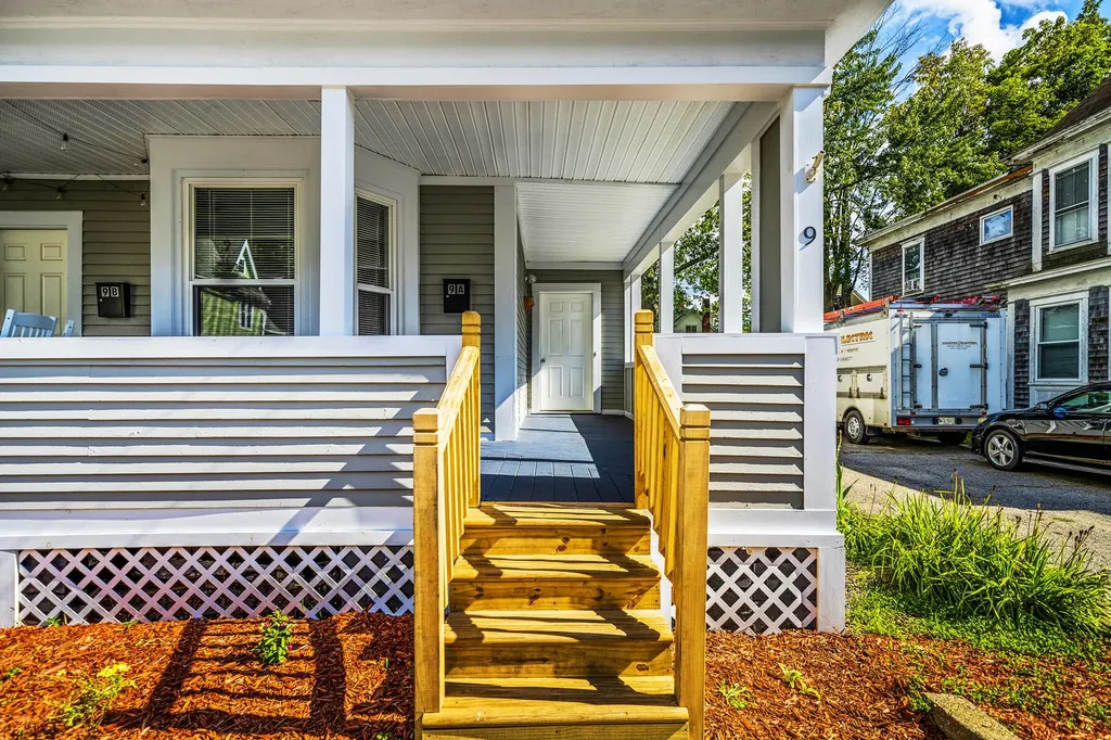 9 Maple Street Sanford ME 04073
